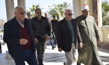 محافظ بورسعيد يؤدي صلاة الجمعة بمسجد السلام بحي الشرق