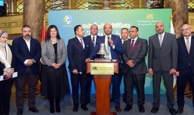 رئيس البورصة يشارك في احتفالية قرع الجرس