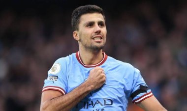 الإصابة تنهي موسم "رودري" لاعب مانشستر سيتي