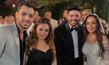 رغم طلاقهما.. إلهام عبد البديع رفقة الملحن وليد سامي في حفل زفاف محمد شاهين