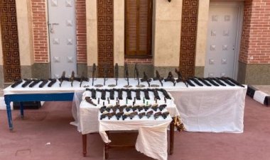 حملة أمنية تضبط 51 سلاح ناري و14 قضية مخدرات في أسيوط وأسوان ودمياط 