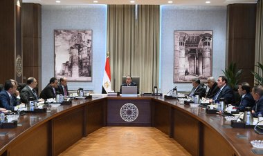 رئيس الوزراء يبحث مع المستثمرين صياغة رؤية وطنية للسياحة