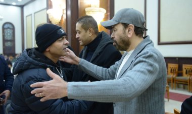 بينهم حكيم وخالد عجاج ومحمد محيي.. نجوم الفن يشاركون في عزاء أحمد عدوية