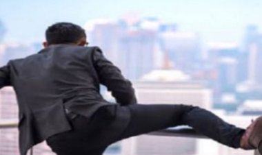 مبرمج كمبيوتر يقفز من الطابق الخامس وينهي حياته في العجوزة.. اعرف السبب