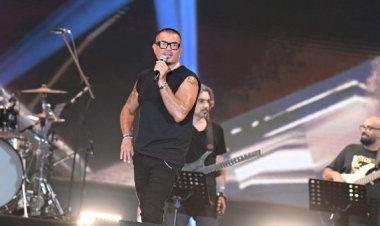 عمرو دياب يشكر عمرو مصطفى في مهرجان العلمين: حبيبي اشتغل معايا في خطفوني.. وبخصه بالشكر