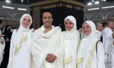 سامح حسين يؤدي العمرة برفقة زوجته وابنتيه: "ما أعظمها من رحلة.. يا رب اكتبها لكل مشتاق"