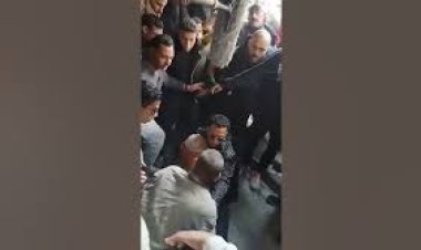 من الفرحه وقع من طوله.. محمد رمضان يهدي مسن 100 ألف جنيه