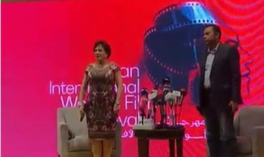 خلال ندوتها بمهرجان أسوان.. لبلبة تبكي وتطلب الوقوف دقيقة حداد على روح المنتج وليد مصطفى