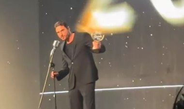 أحمد عز يحتفل بتكريمه في دير جيست ويهدي الجائزة لعائلة ماجد حسني