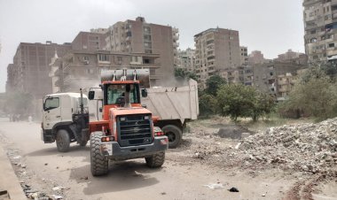 محافظة الجيزة ترفع 7 آلاف طن مخلفات ورتش من نهاية شارع المنشية بجوار الدائري بالهرم