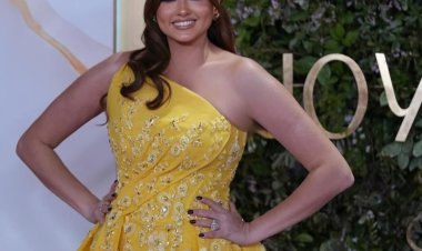 بإطلالة الشمس.. بشرى تتربع على عرش الأناقة بفستان أصفر ملكي يخطف أنظار جمهورها