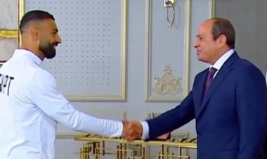 "ماتزعلش مني يا صلاح".. الرئيس السيسي يدعو لاكتشاف مواهب جديدة في كرة القدم