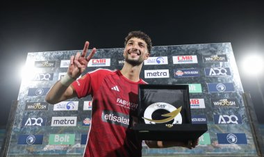 ومن غيره.. وسام أبوعلي يفوز بجائزة أفضل مهاجم في الدوري بالموسم الماضي