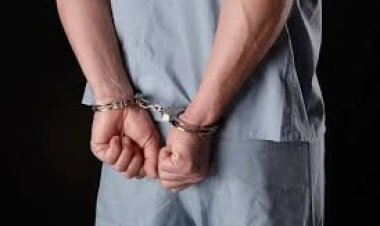 "فيديو فضحه".. القبض على شاب تحرش بسيدة داخل ميني باص بالأزبكية