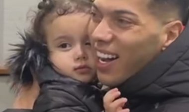 لدى عودته من إسبانيا..  كتاليا تنتظر والدها إمام عاشور في مطار القاهرة