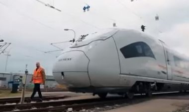 عاجل| وزارة النقل تنشر صور اختبارات القطار الكهربائي السريع الجديد