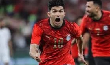 بعد إصابته بالرباط الصليبي أمام إسبانيا.. دعم كامل من وزير الرياضة لإسلام عيسى