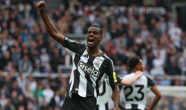 نيوكاسل يحقق فوزا صعبا على توتنهام في الدوري الإنجليزي