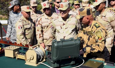 رئيس الأركان يتفقد أساليب التدريب القتالي للفرد المقاتل بقوات الصاعقة