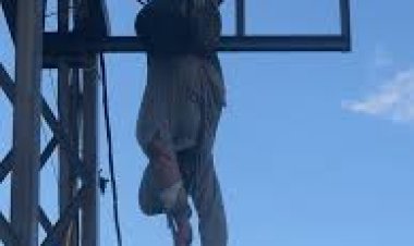 صعد أعلى عامود كهرباء.. مسن ينهي حياته صعقًا بالعياط 