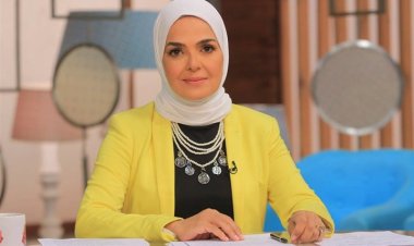 منى عبد الغني تشيد بموقف الأولى على الثانوية الأزهرية مع شقيقتها التوأم