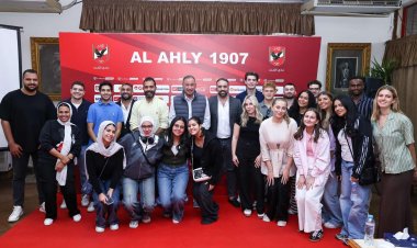 استقبلهم الخطيب.. وفد طلابي من جامعة "مانشستر متروبوليتان" يزور الأهلي‎ ‎