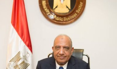 وزير قطاع الأعمال العام يتابع الموقف التنفيذي لمشروعات الطاقة النظيفة