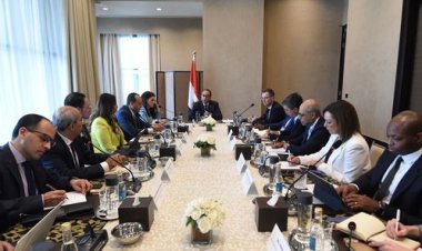 رئيس الوزراء يلتقي نائب رئيس مؤسسة التمويل الدولية والوفد المرافق له