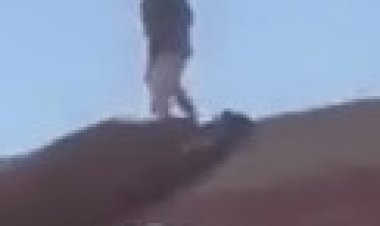 ضبط شخص اعتلى سطح منزله وسب جيرانه بالشرقية.. والسلاح الأبيض بحوزته