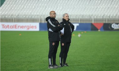 محاضرة فنية أخيرة للاعبي الأهلي قبل لقاء شباب بلوزداد