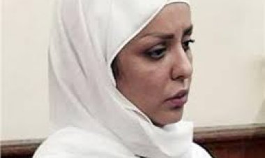 دفاع مضيفة طيران التجمع المتهمة بإنهاء حياة ابنتها يطلب عرضها على لجنة نفسية