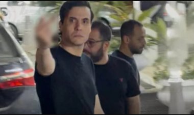 بعد تصرف غير لائق منه.. انسحاب الصحفيين والمصورين من عزاء والد طليقة أمير عيد