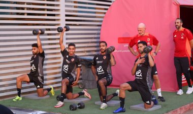 كولر يجتمع بالجهاز المعاون وسط تدريبات بدنية مكثفة للاعبين