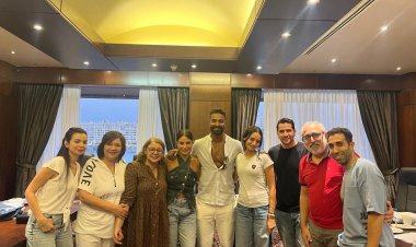 أسرة مسلسل «220 يوم» تحتفل بتصوير المشاهد الأولى للعمل