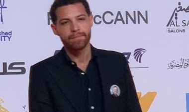 محمود حجازي يكرّم المصوّر الراحل ماجد هلال بلفتة إنسانية على السجادة الحمراء