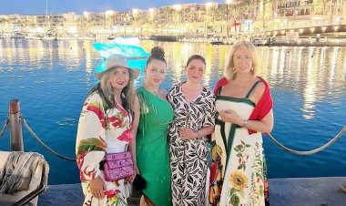 بصحبة بوسي شلبي وإيناس الدغيدي.. إلهام شاهين من أمام البحر: الله على جمالك يا مصر