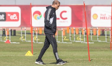 الجهاز الإداري بالأهلي يُنهي إجراءات السفر إلى الجزائر