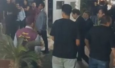 وزير الثقافة يُقدّم واجب العزاء في والدة أمير عيد بمسجد حسين صدقي