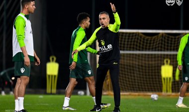 لاعبو الزمالك يتفقدون أرضية ملعب «بركان».. واجتماع خاص مع جوميز