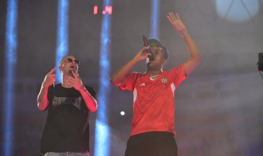 عفروتو يرتدي تيشيرت منتخب ليبيا ومروان موسى يوجه تحية للكابو حميد الشاعري في حفل استثنائي بمهرجان صيف بنغازي 