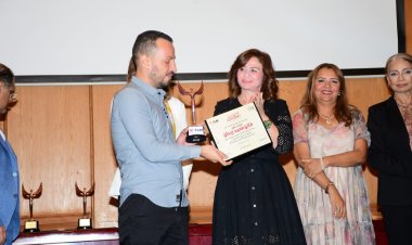 بحضور نيفين الكيلاني وغادة جبارة وإلهام شاهين وسوسن بدر.. الاحتفال  بتوزيع جوائز أفضل مقال أو دراسة نقدية عن الأفلام القصيرة جدًا