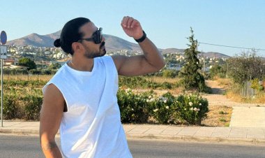 بالصور.. أحمد بتشان ينتهى من تصوير عدة كليبات فى اليونان