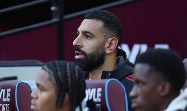 صلاح على دكة بدلاء ليفربول أمام ليدز يونايتد في الدوري الإنجليزي