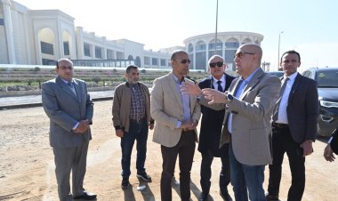وزير الإسكان يتفقد مشروعات تطوير ورفع كفاءة محاور الطرق بمدينة القاهرة الجديدة
