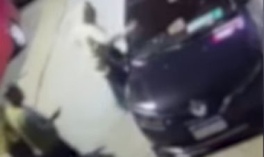 تبادلوا الاتهامات "…فتاة تحطم سيارة شاب بأحد الشوارع البحيرة