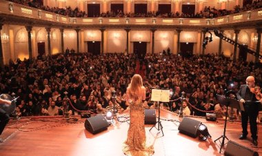 وقعت على المسرح"..  نجوى كرم تتعرض لموقف محرج خلال حفلتها في أمستردام "فيديو"