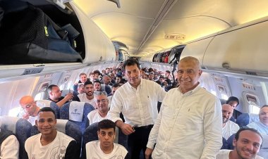 وزير الرياضة يحتفل مع أبطال البعثة المصرية المُشاركة في دورة الألعاب الأفريقية أثناء عودتهم القاهرة