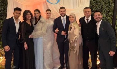 هشام جمال يهنئ ملك زاهر بخطبتها