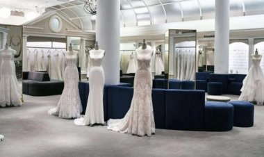 تصميم فستان غريب مستوحى من زي الرجال يثير الجدل في السعودية ودول الخليج