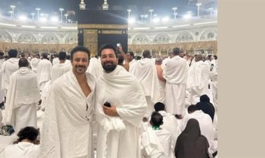     بعد عرض فيلم الملحد.. أحمد حاتم يؤدي مناسك العمرة بصحبة أحمد داود         